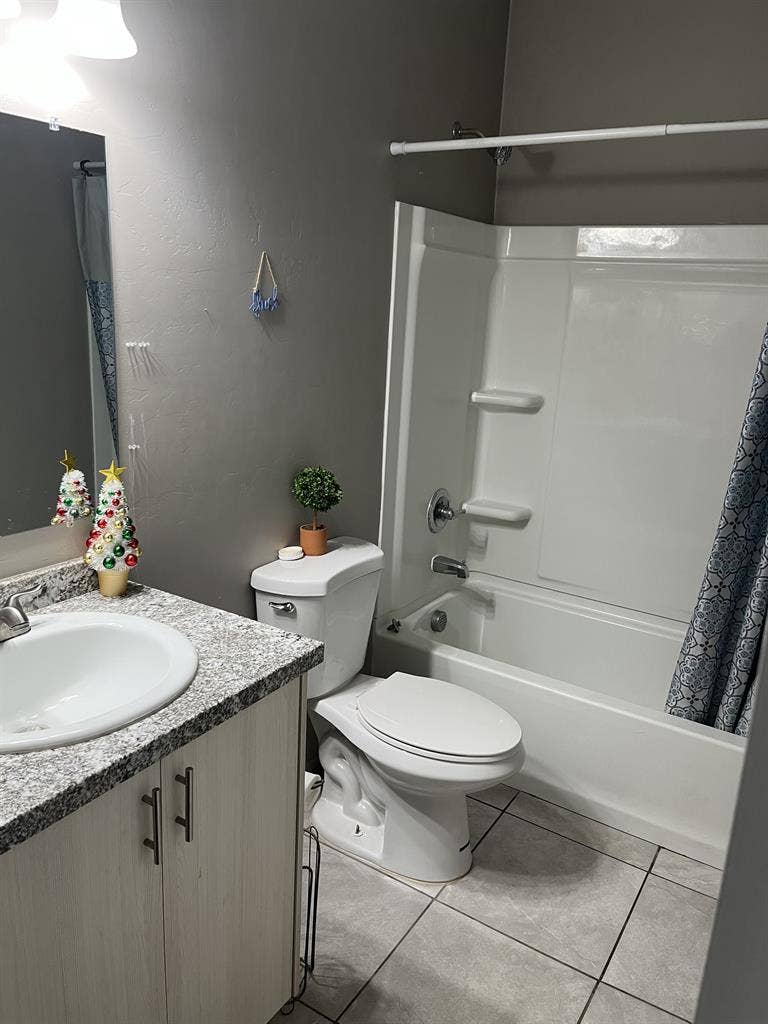 Room For Rent Near Freeway