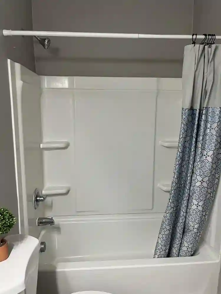 Room For Rent Near Freeway