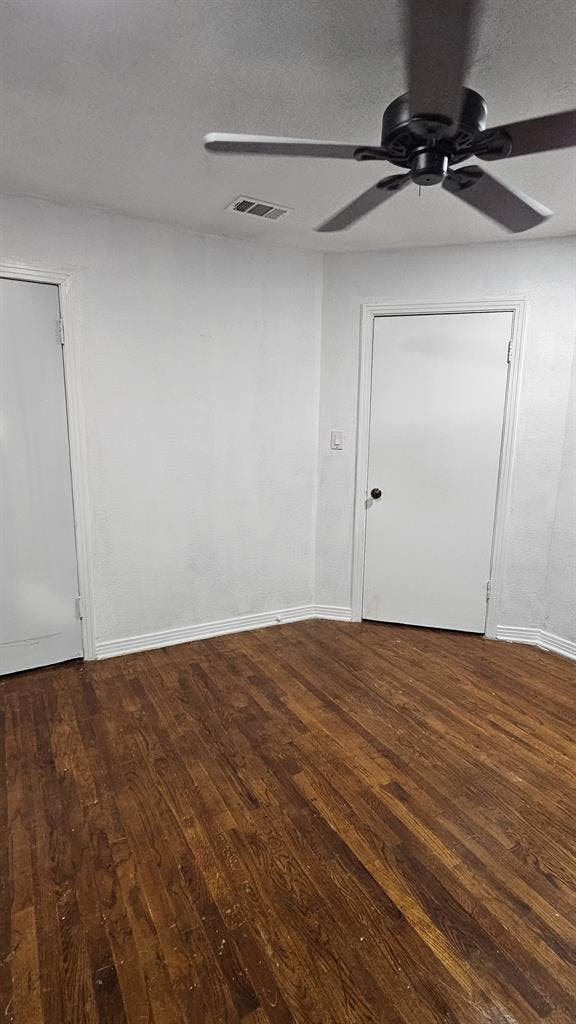 Room for rent in corner lot