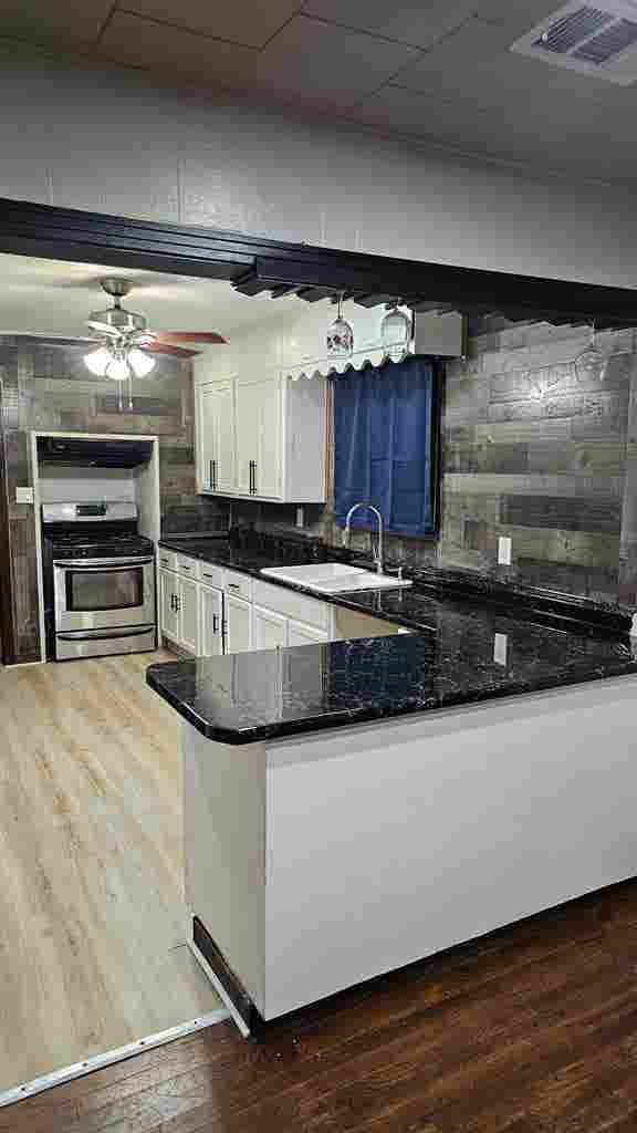 Room for rent in corner lot