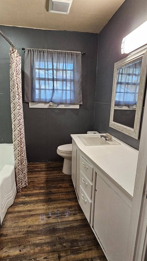 Room for rent in corner lot