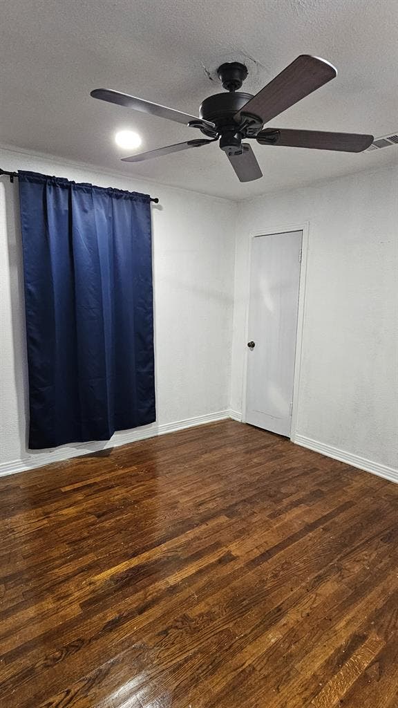 Room for rent in corner lot