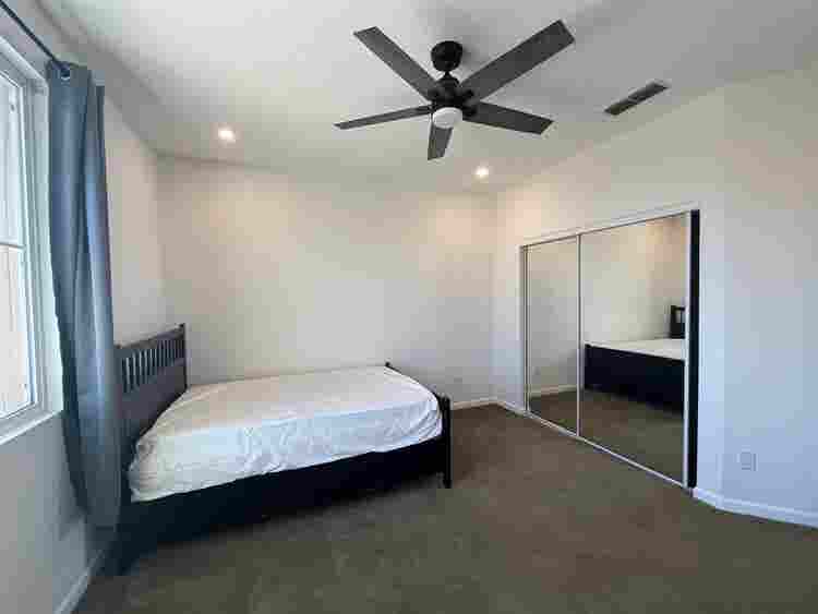 Private bedroom available for rent