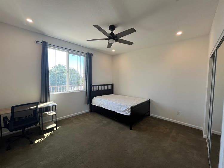 Private bedroom available for rent