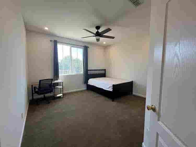 Private bedroom available for rent