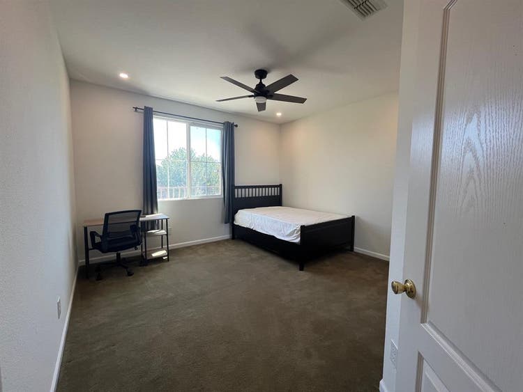 Private bedroom available for rent