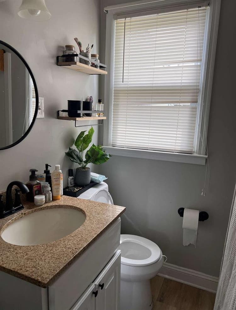 Female only room available