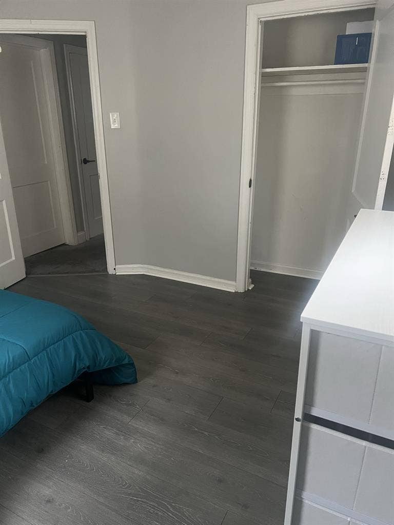 Female only room available