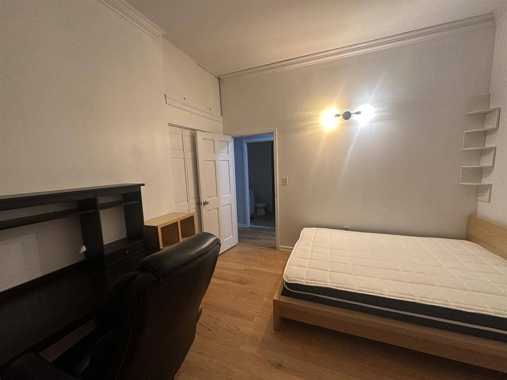 Private beautiful room w bathroom
