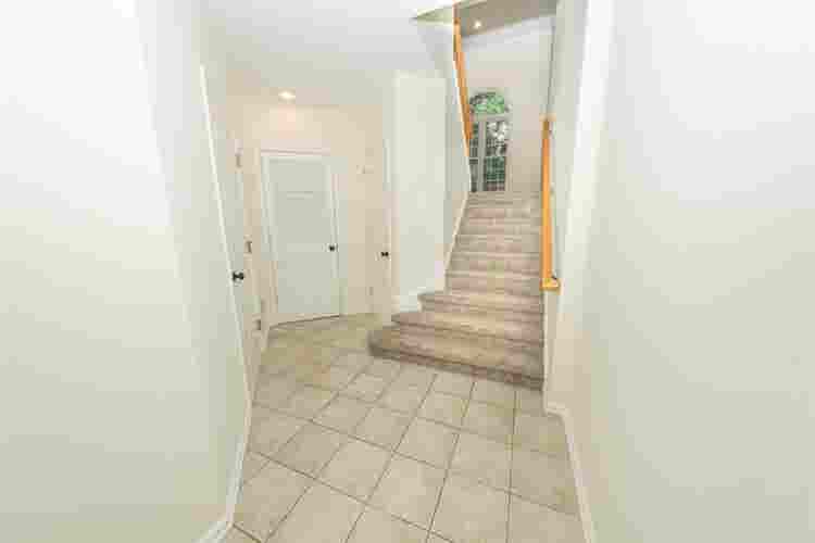 We are looking for 2 roommates!