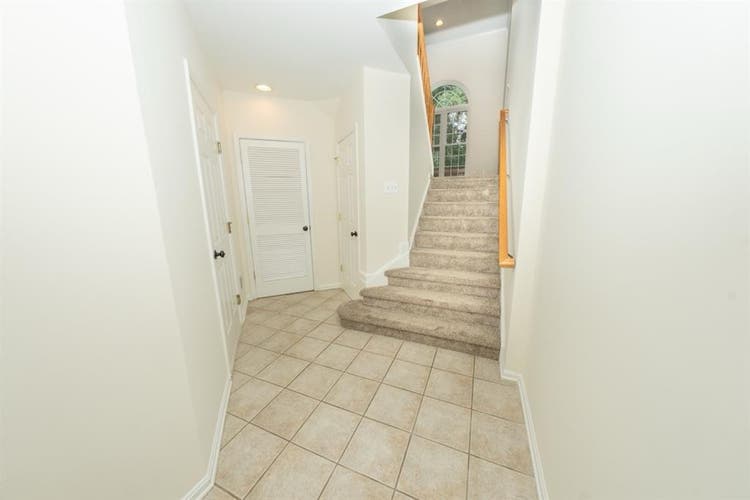 We are looking for 2 roommates!