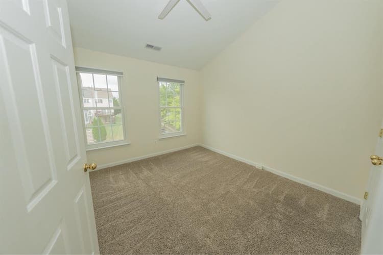 We are looking for 2 roommates!