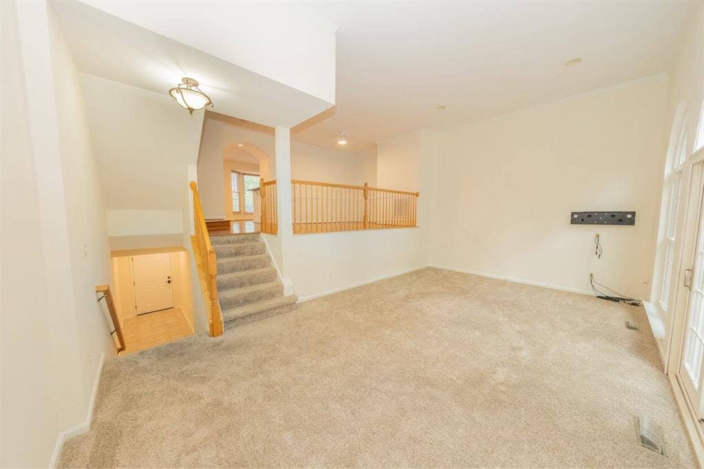 We are looking for 2 roommates!