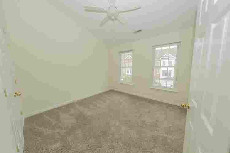 We are looking for 2 roommates!
