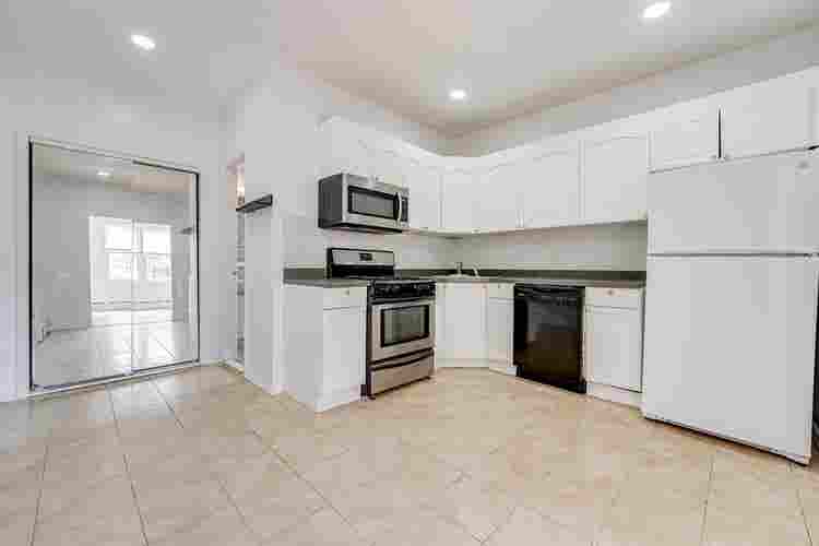 Spacious Apartment in JSQ / Heights