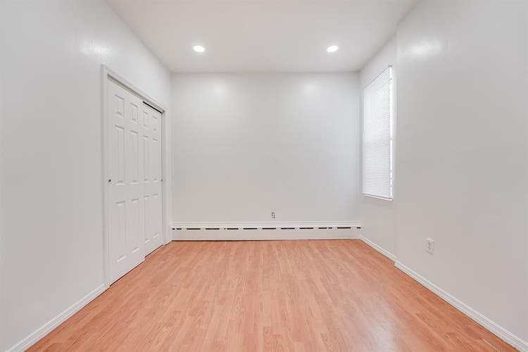Spacious Apartment in JSQ / Heights