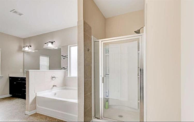 Huge private room & bath! Woodstock