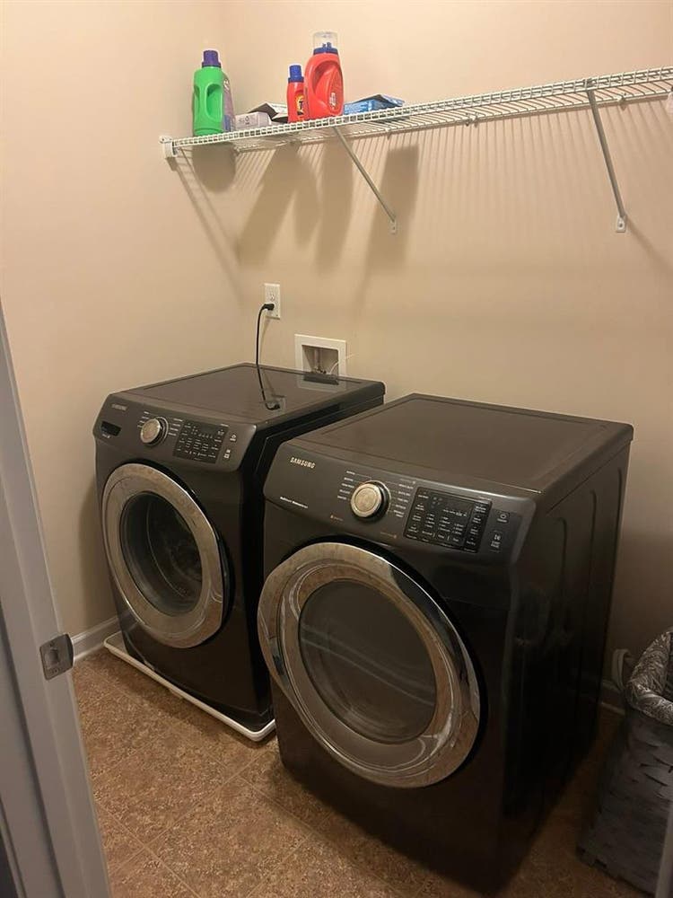 Huge private room & bath! Woodstock