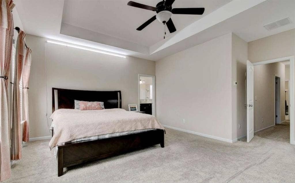 Huge private room & bath! Woodstock