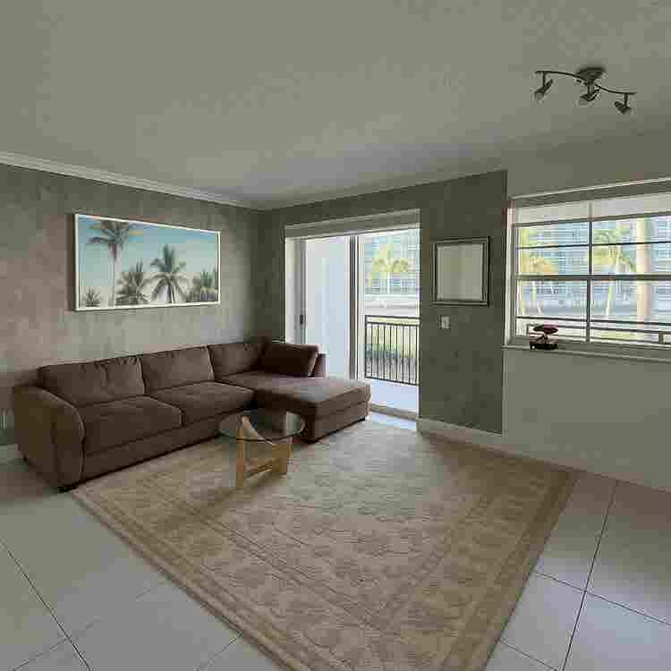 Beautiful  condo prime location