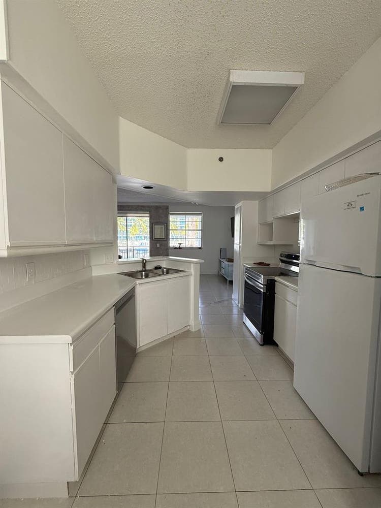 Beautiful  condo prime location