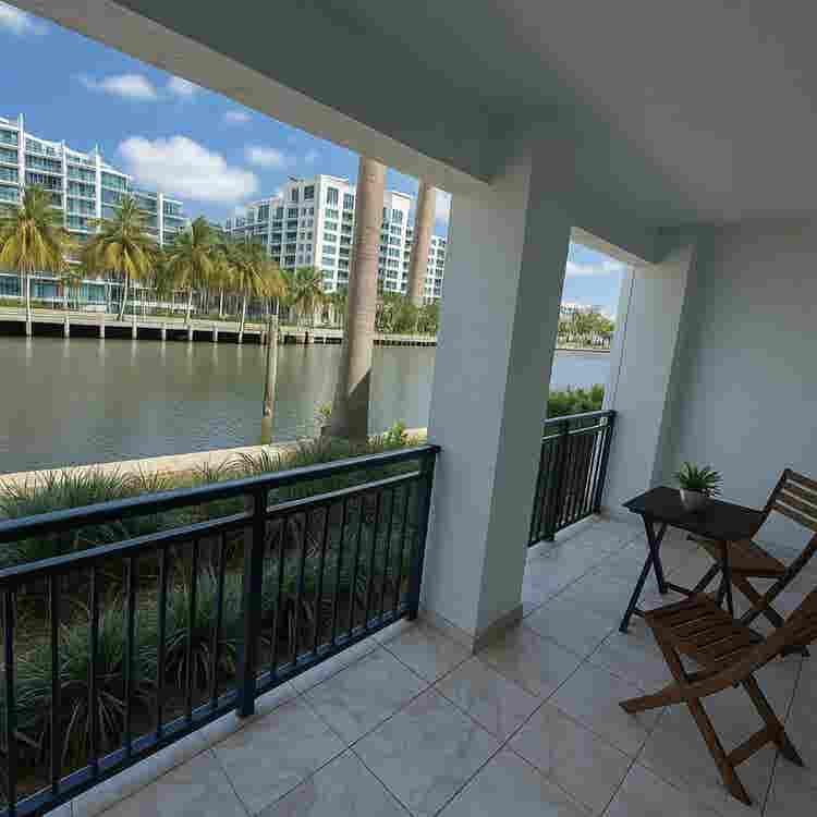 Beautiful  condo prime location