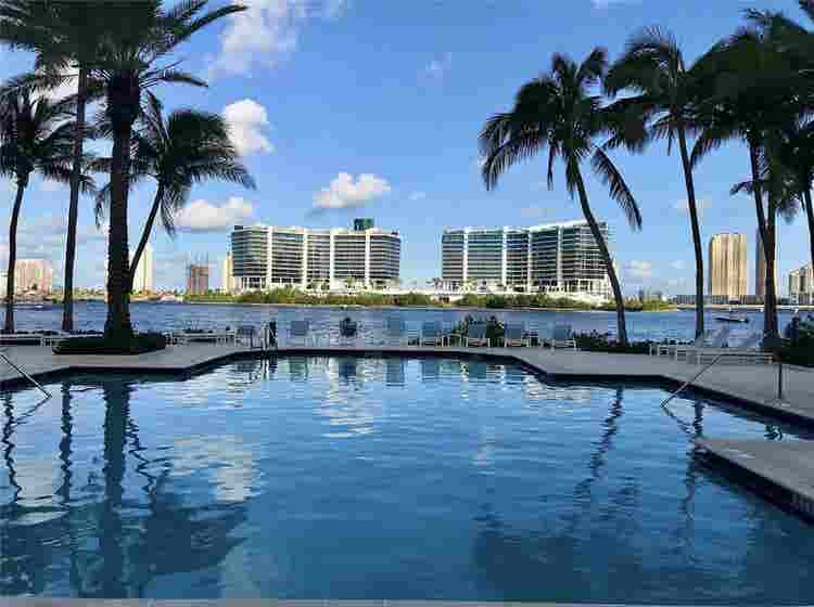 Beautiful  condo prime location