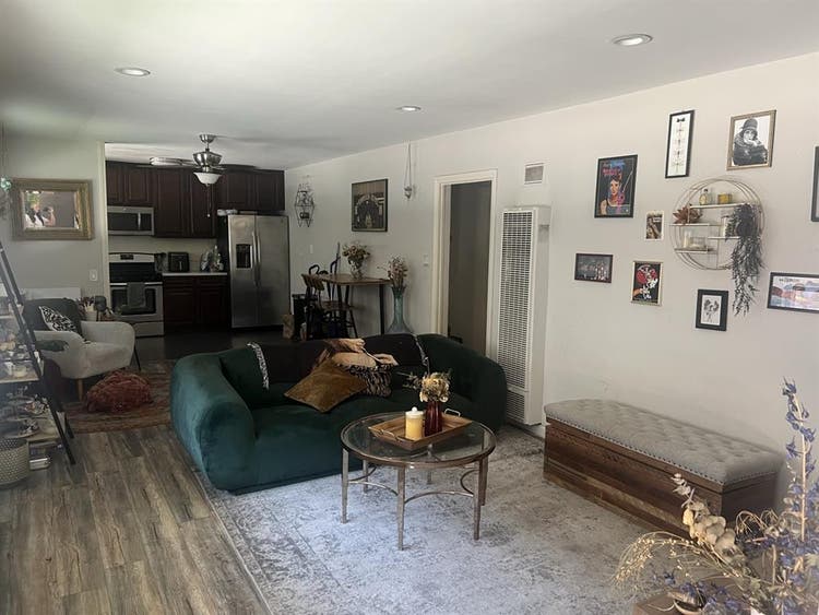 Private bed & Private Bath - Oct 1