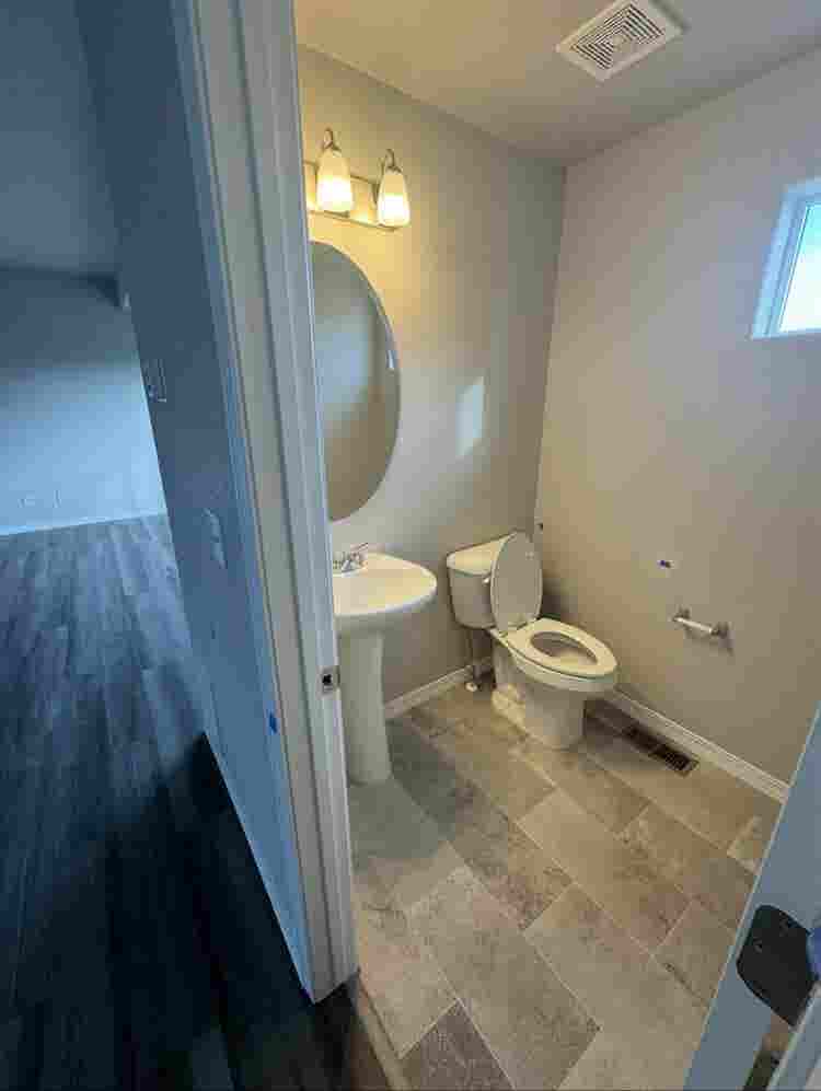 Looking for two roomies and bestie!