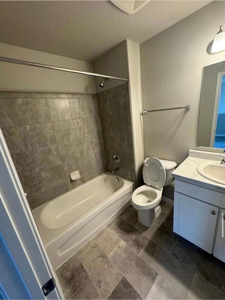Looking for a roomie and bestie!