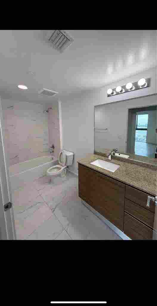 Private bedroom + Bathroomm