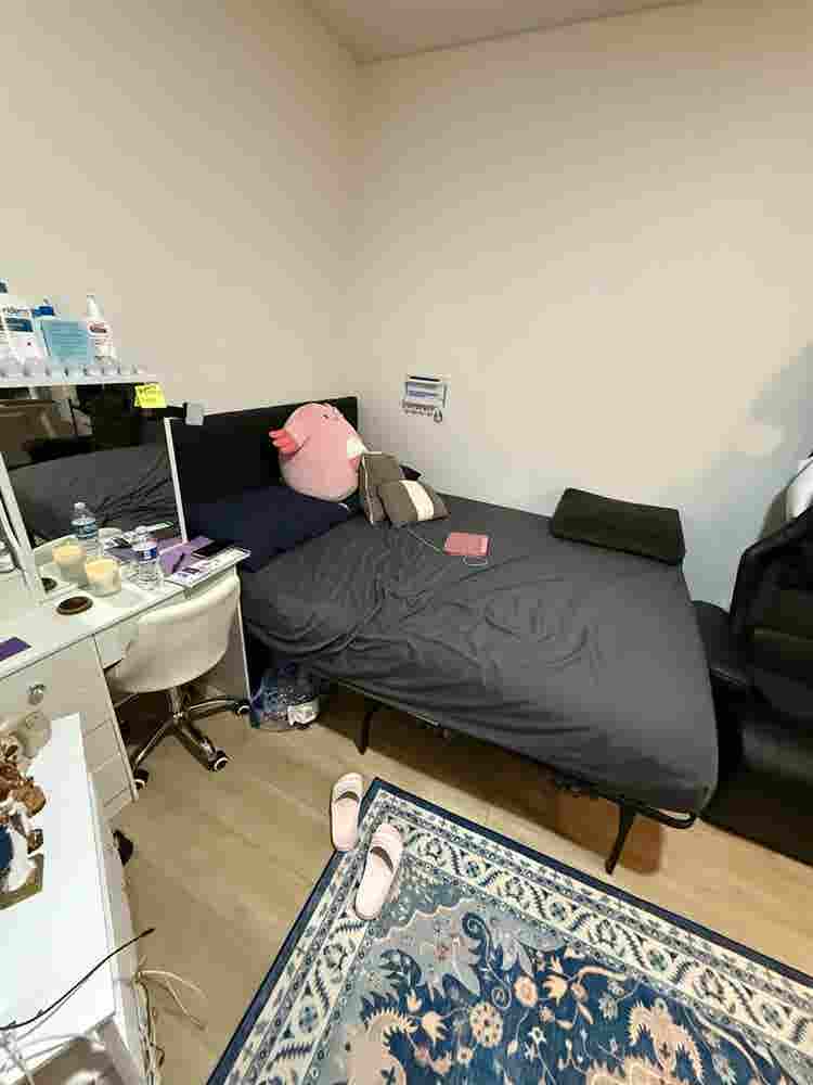 ✨Spacious Room in Midtown South✨