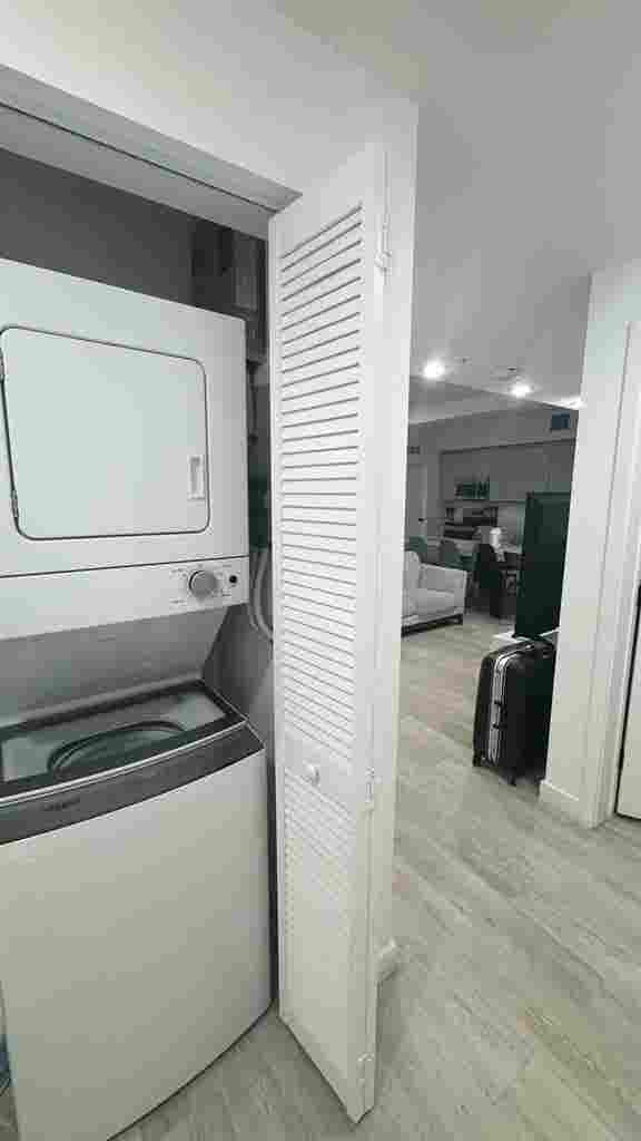 FURNISHED ROOM W/ PRIVATE BATHROOM