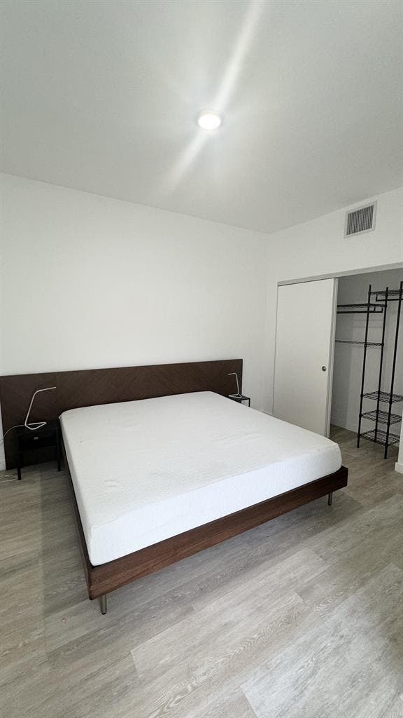 FURNISHED ROOM W/ PRIVATE BATHROOM