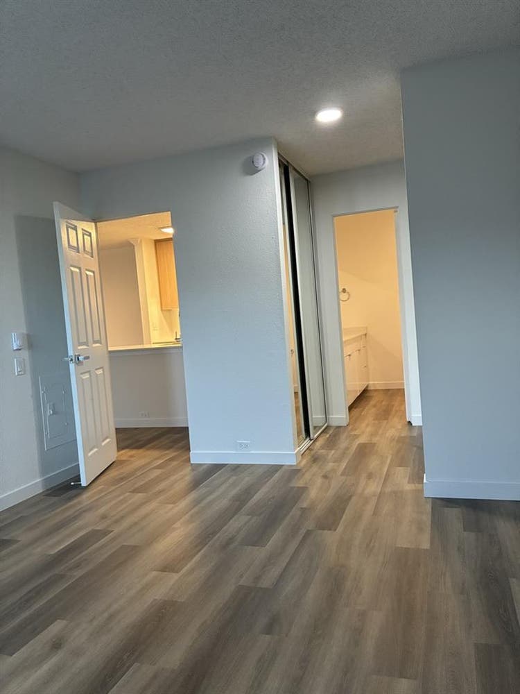 Master bedroom utilities included!