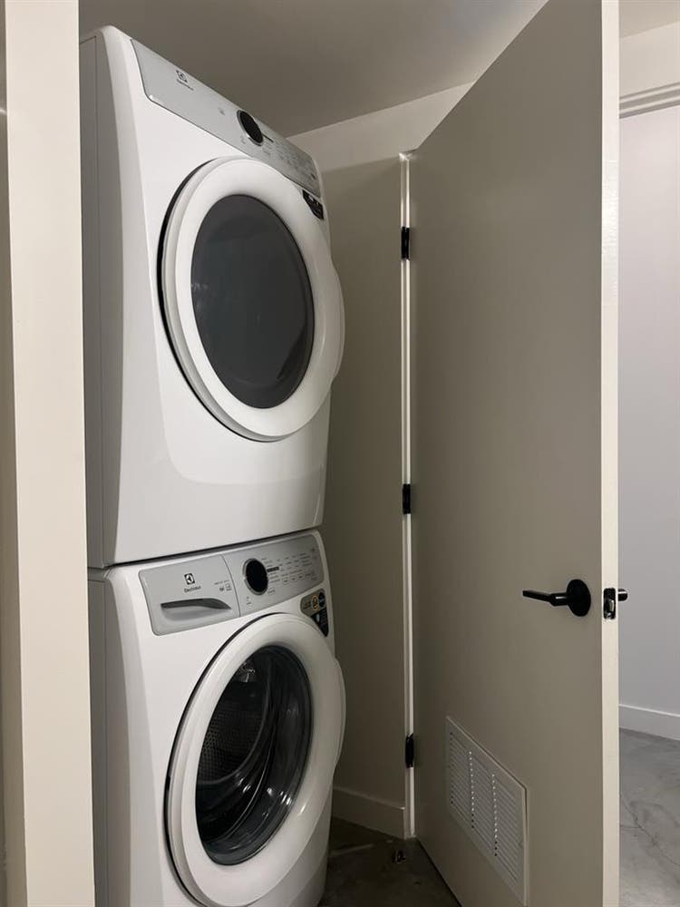 Master bedroom utilities included!