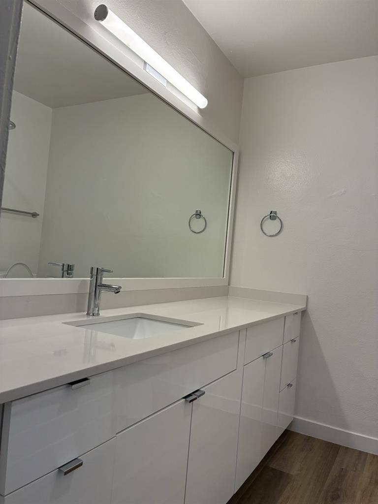 Master bedroom utilities included!