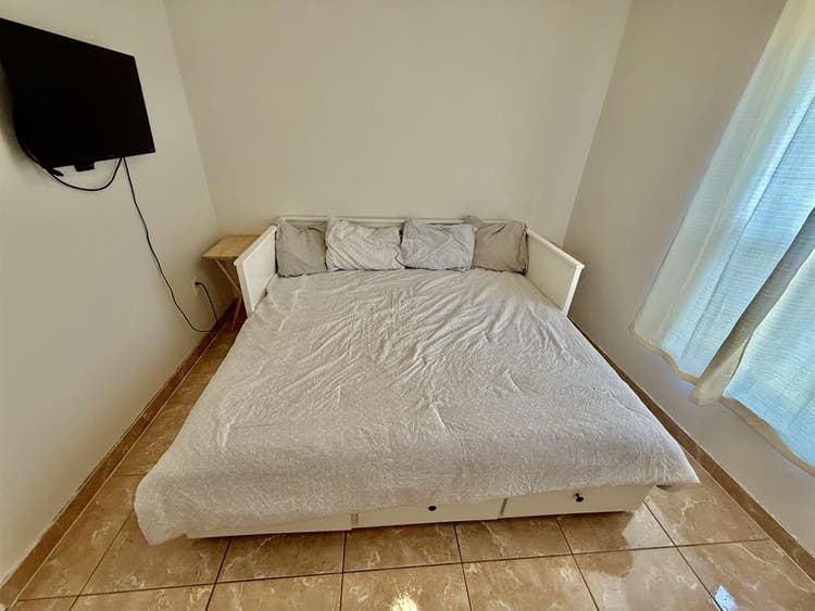 Looking for a roommate