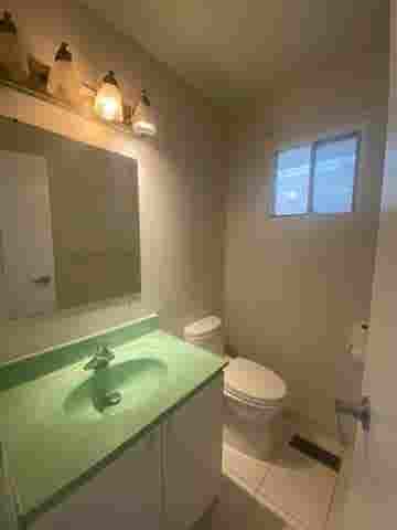 Spacious  bath for rent !