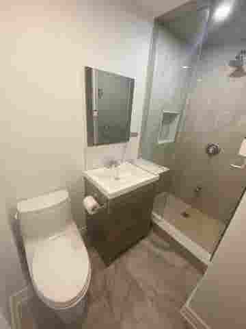 Spacious  bath for rent !