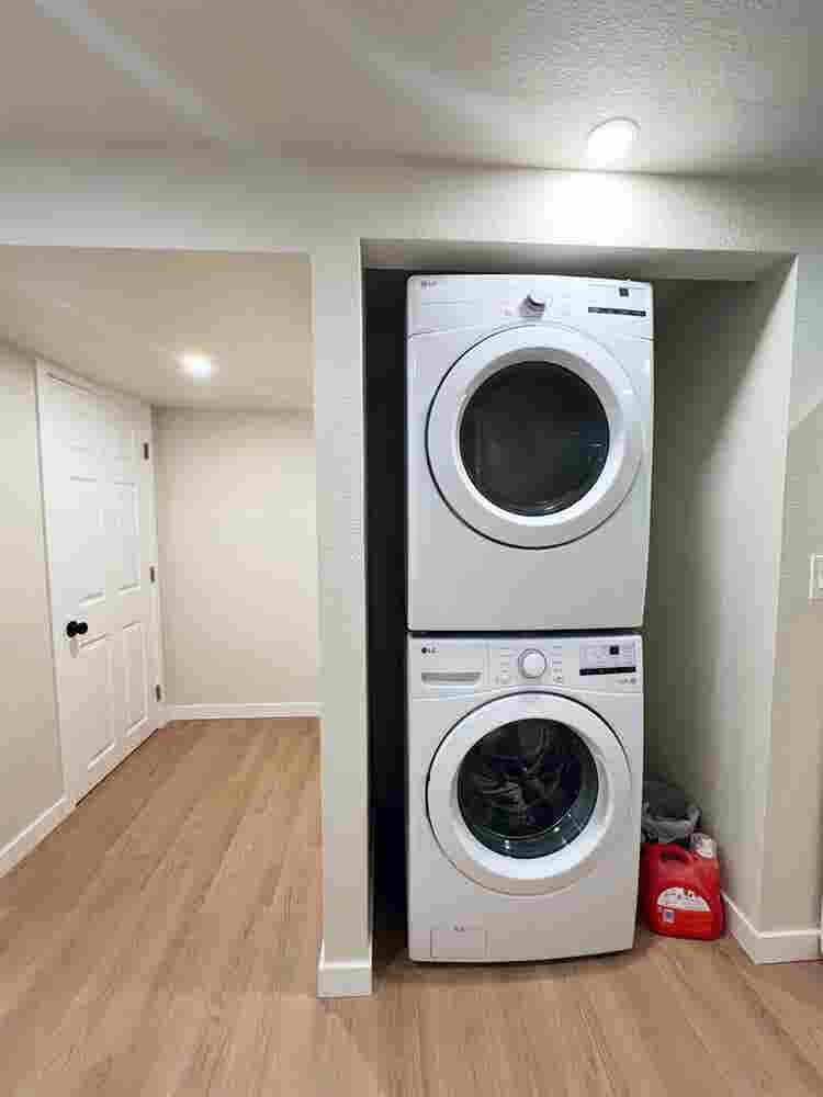Convenient
 newly remodeled oasis!