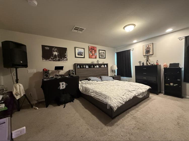 Master bedroom w/ac