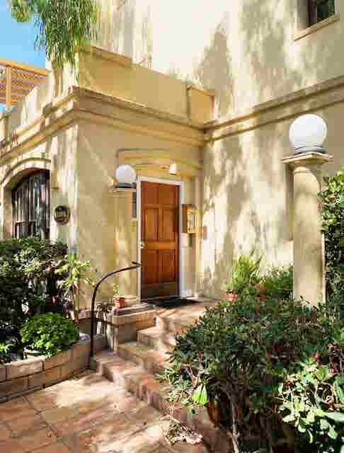 STUDIO/ ONE BED APT IN VENICE BEACH