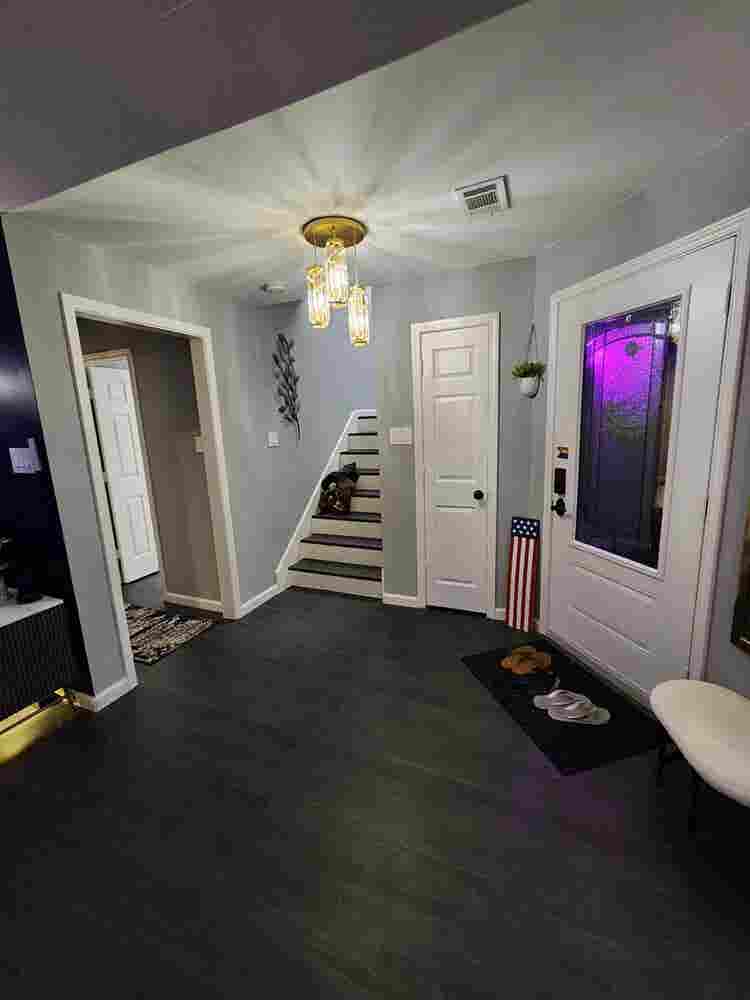 Full upstairs primary room