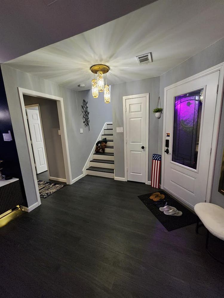 Full upstairs primary room