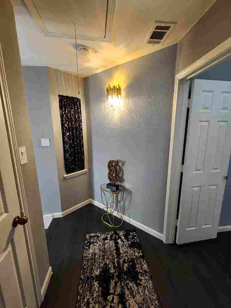 Full upstairs primary room