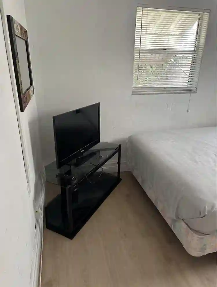 Quite and cozy bedroom for rent