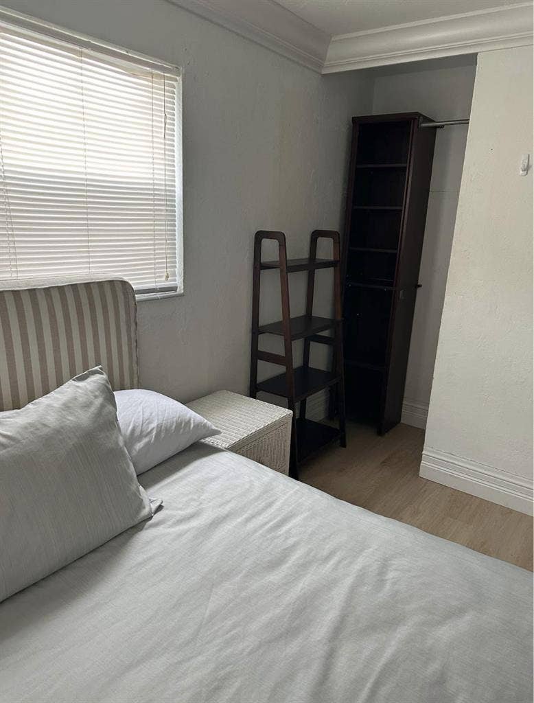 Quite and cozy bedroom for rent