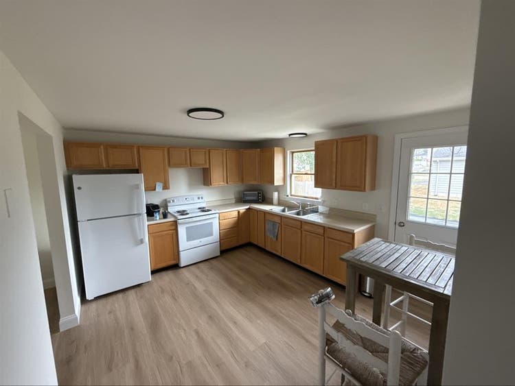 ROOMMATE for 2br House