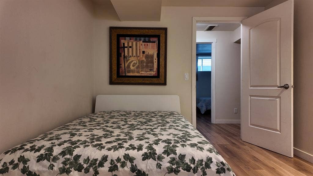 Room Including Utilities in Calgary
